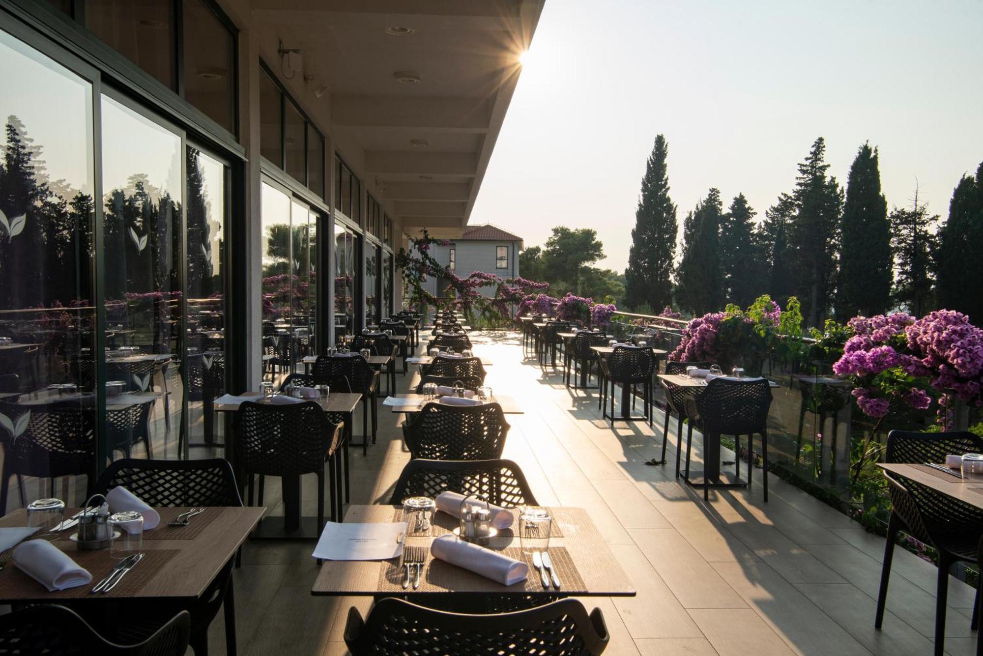 Aminess Vival Casa Velaris Hotel Supetar Eksteriør billede