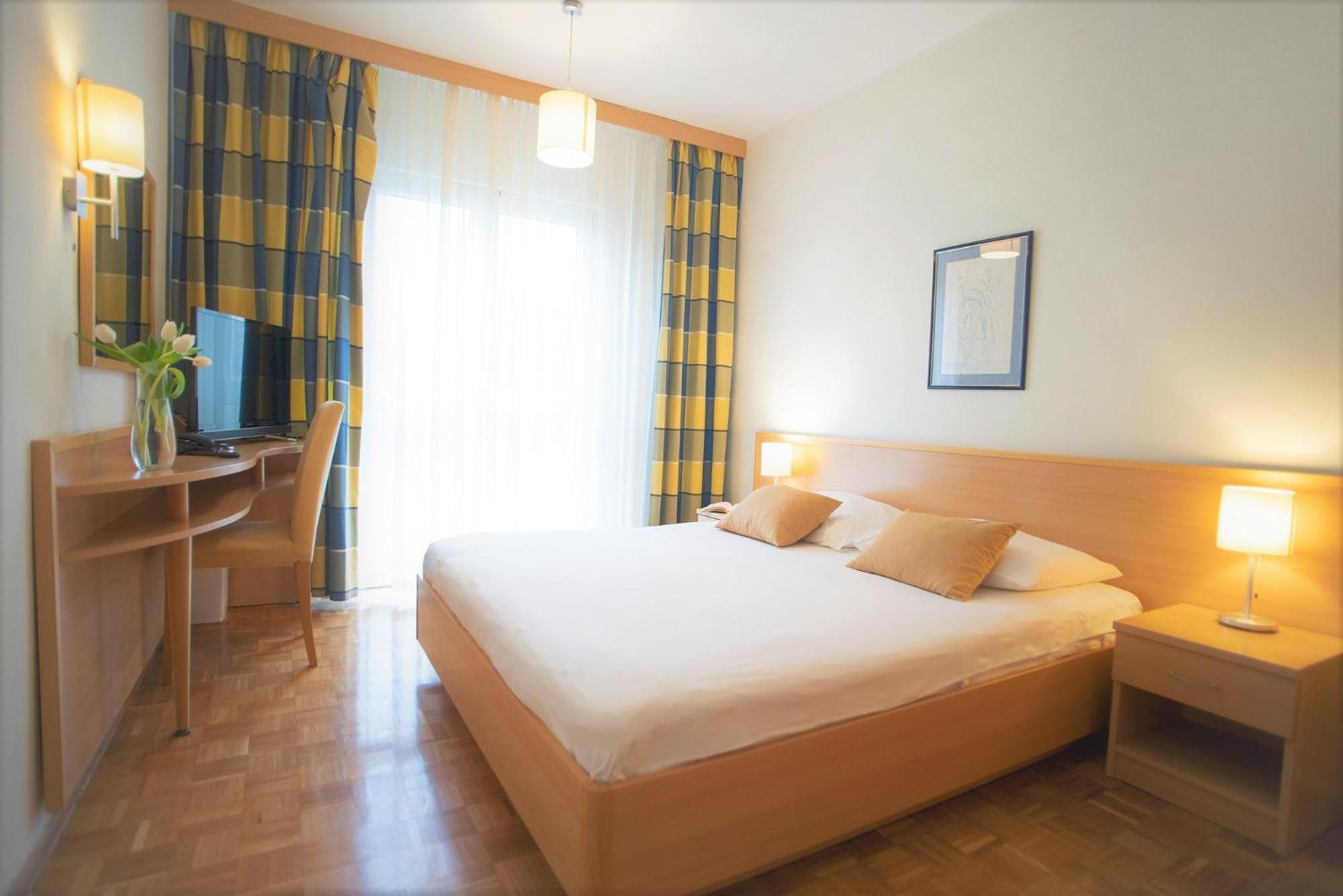 Aminess Vival Casa Velaris Hotel Supetar Eksteriør billede