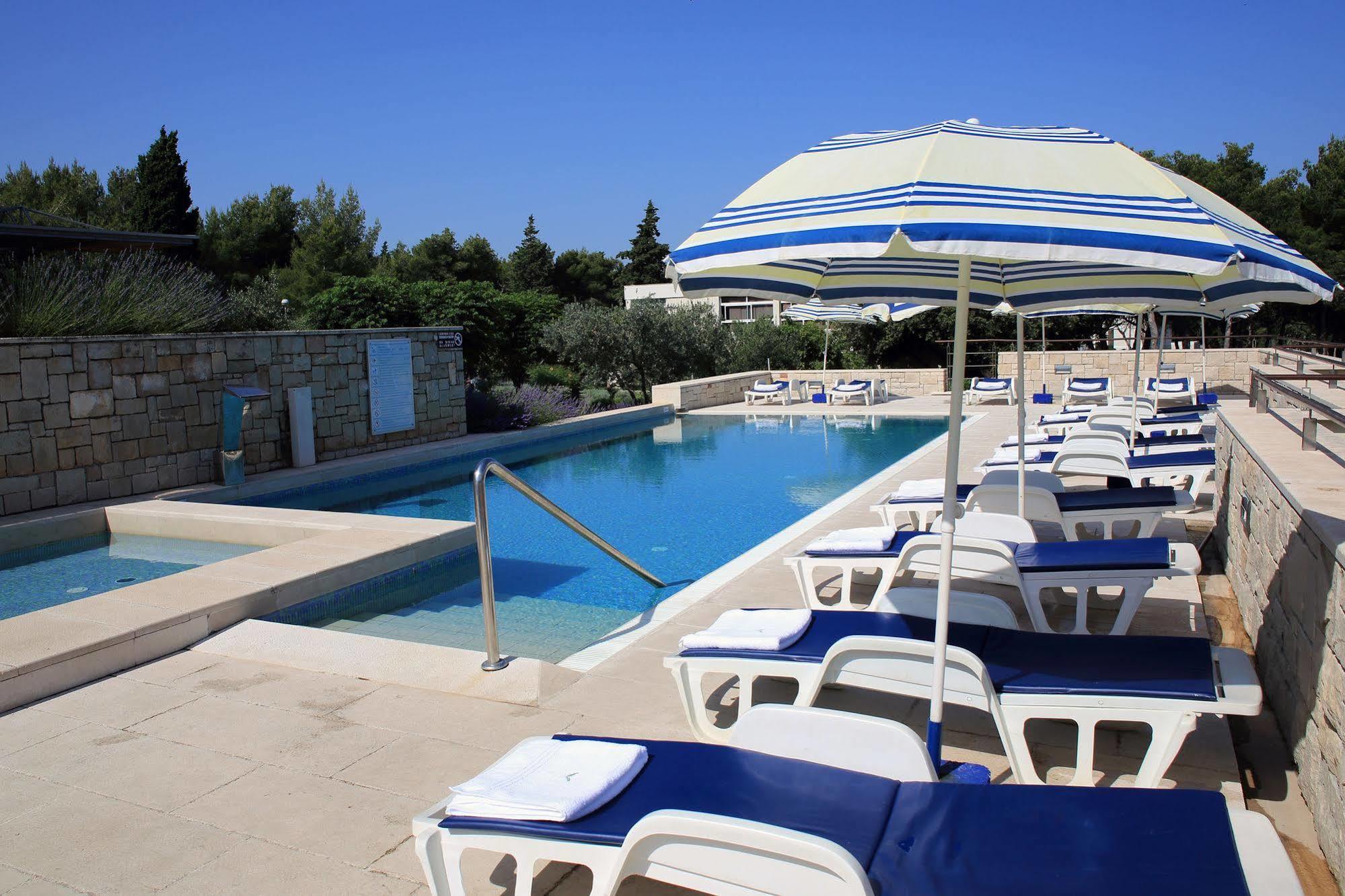 Aminess Vival Casa Velaris Hotel Supetar Eksteriør billede